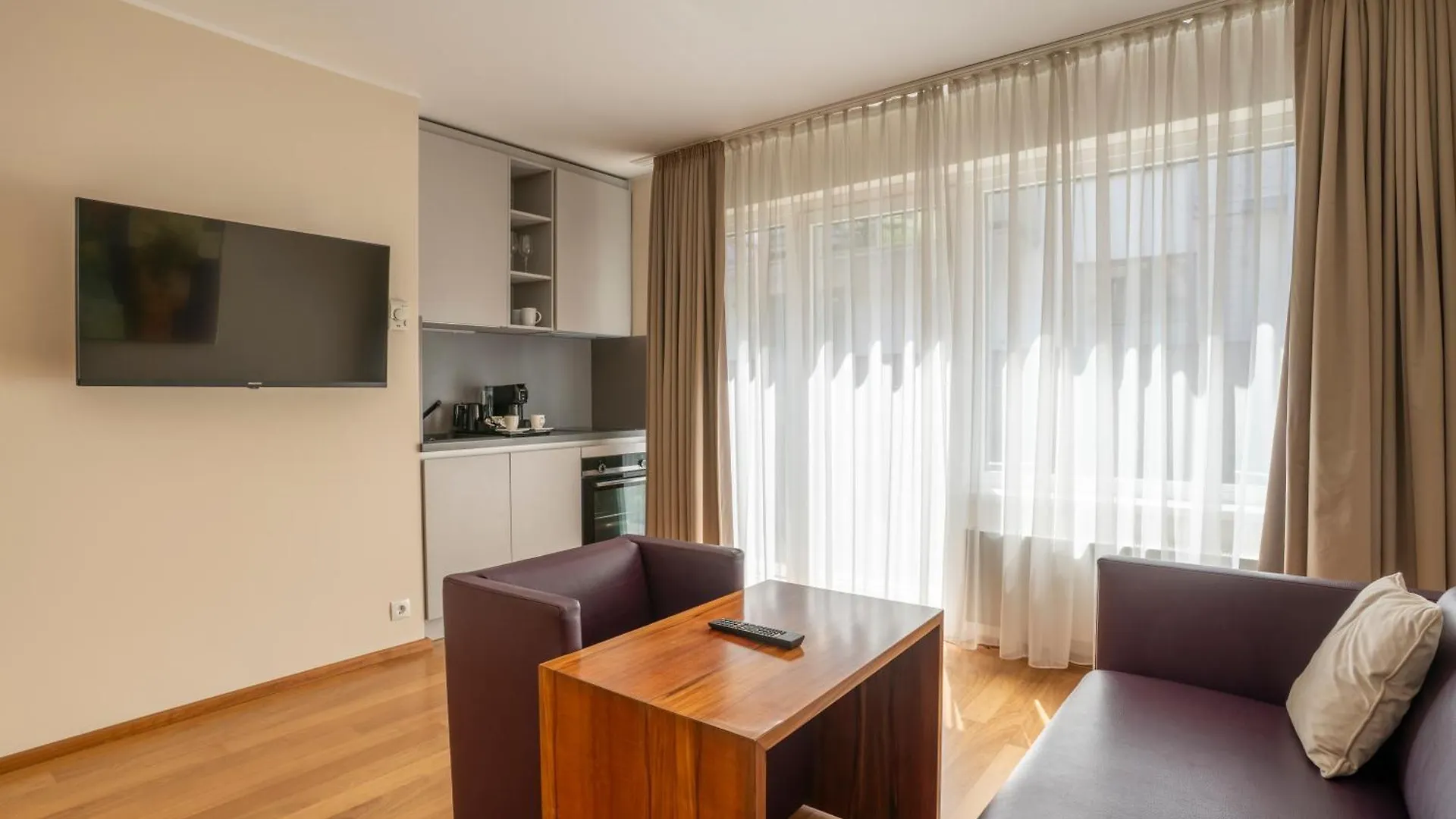 Pakat Suites Wiedeń 4*,