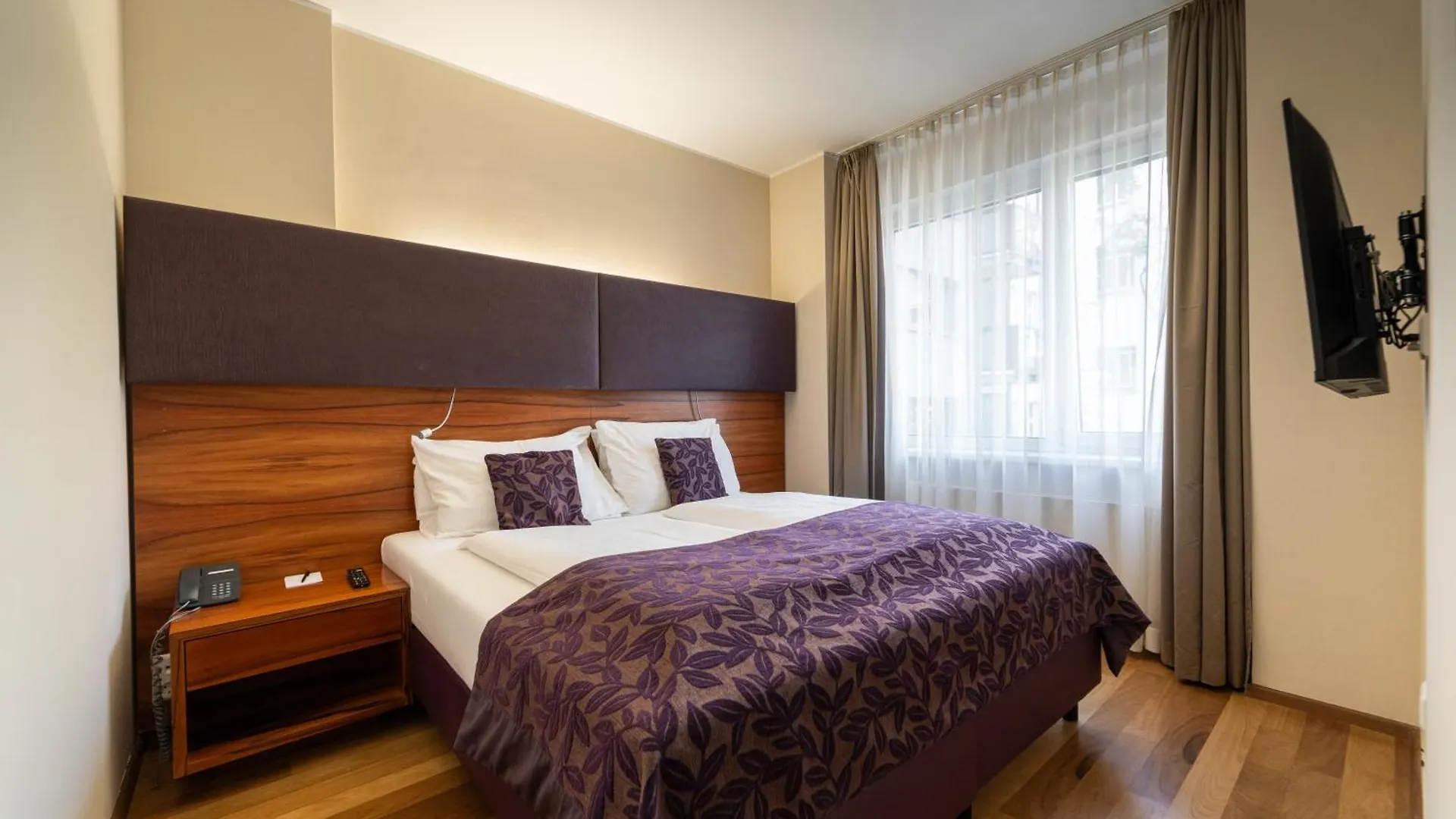 **** Hotel Pakat Suites Vídeň Rakousko