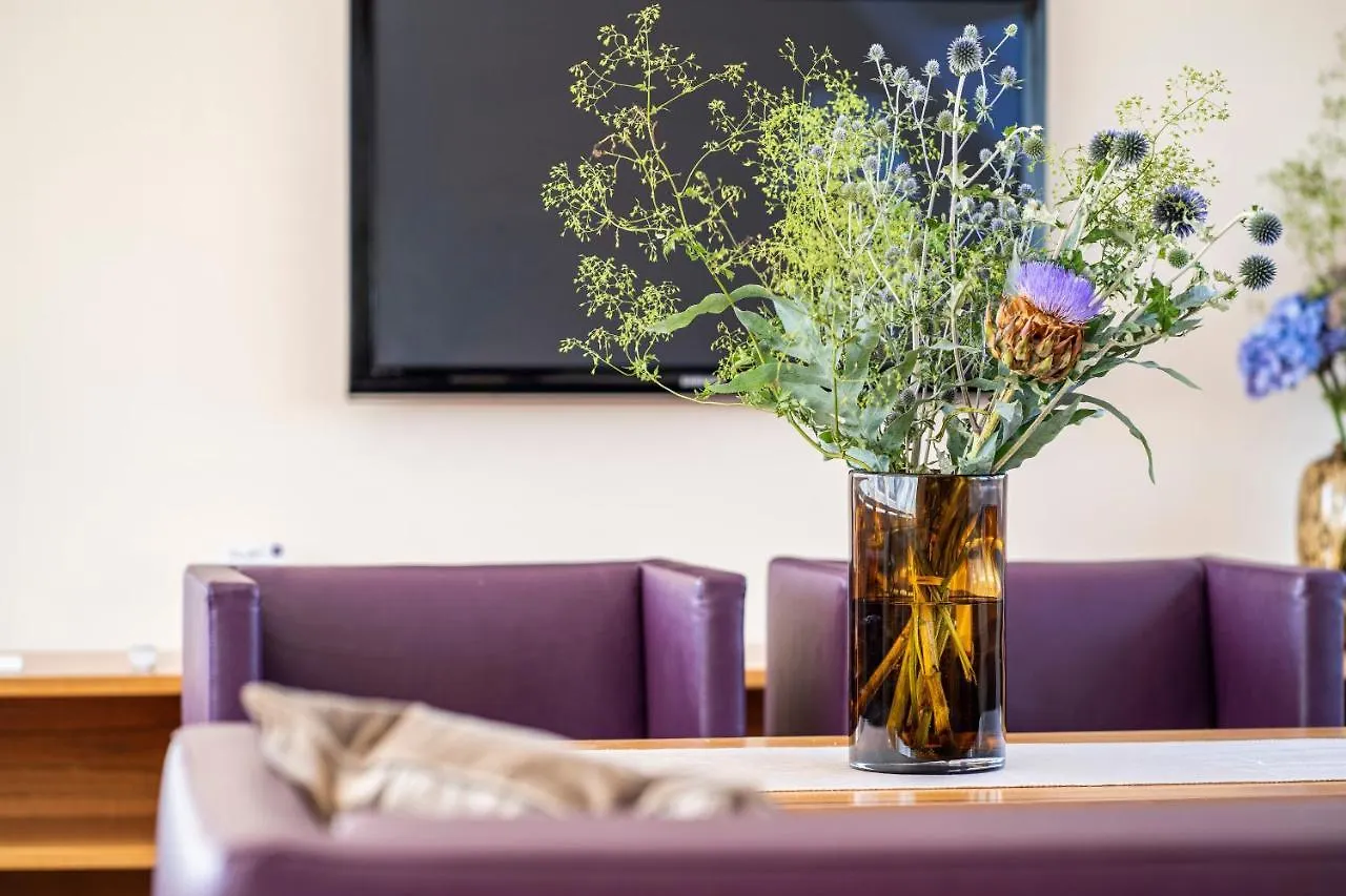 Pakat Suites Viena Hotel