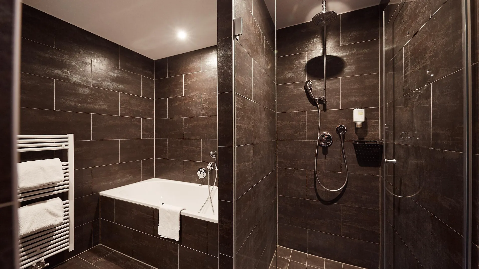 Pakat Suites Viena 4*,
