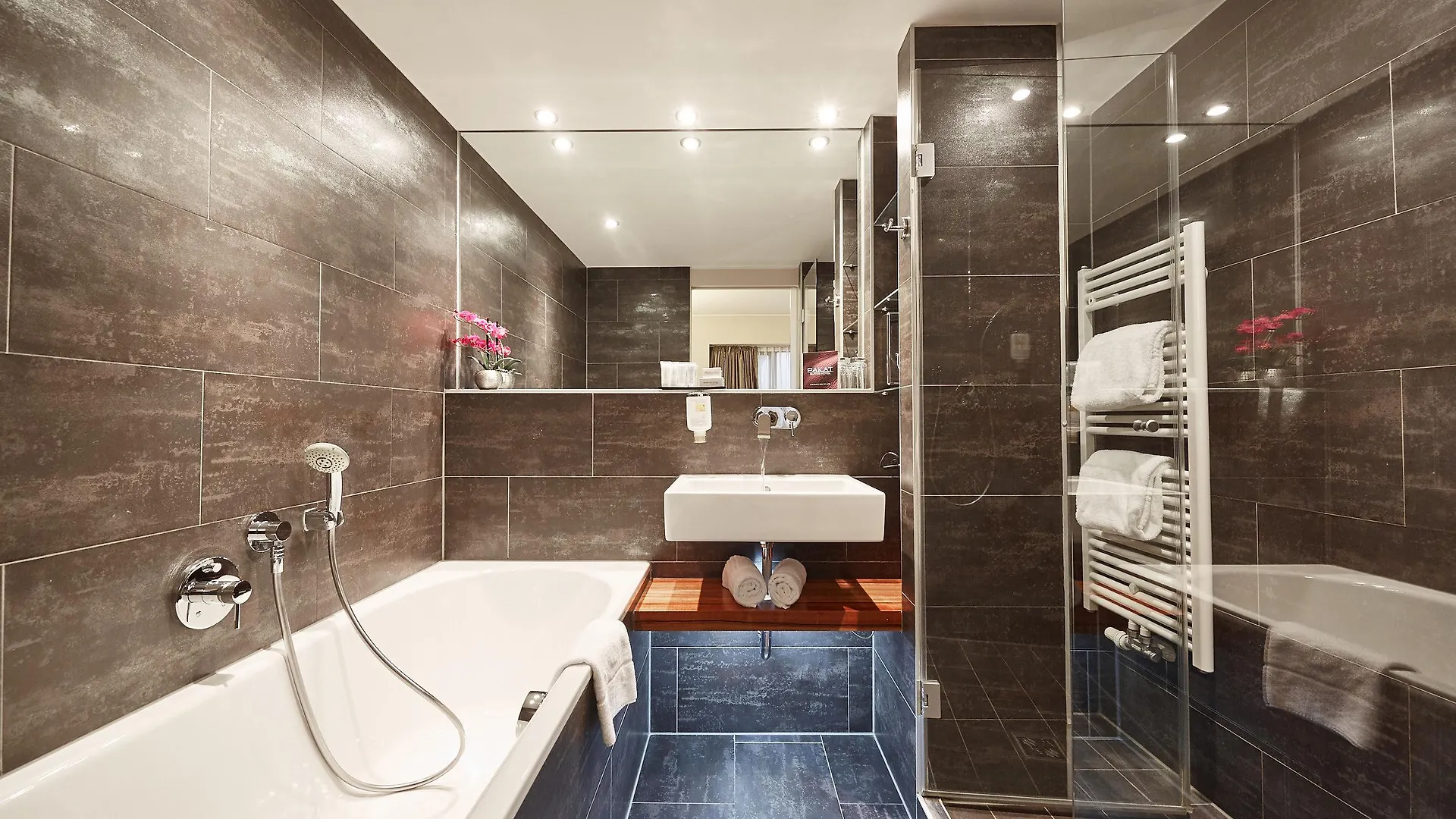 Pakat Suites Viena Hotel
