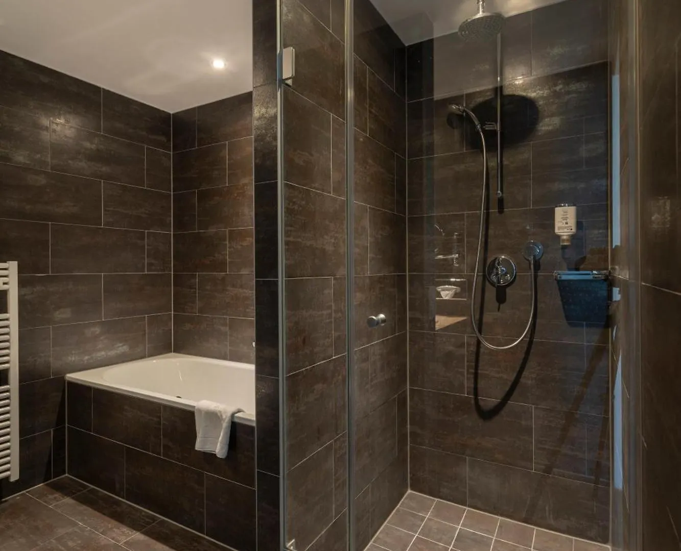 Pakat Suites Viena 4*,
